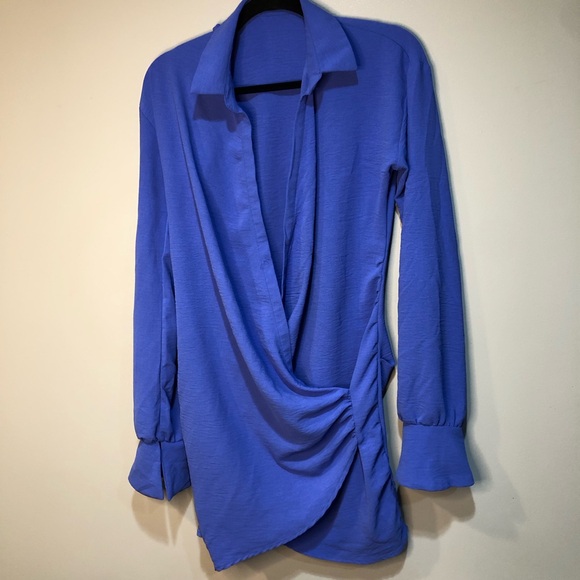 Pretty Little Thing Blue Textured Extreme Plunge Bell Cuff Shirt Dress - Picture 1 of 6